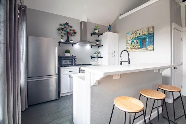 1040 Johnson Road, Gilchrist, TX 77617