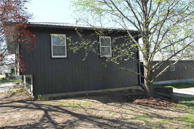 716 Shea Street, Burlington, KS 66839