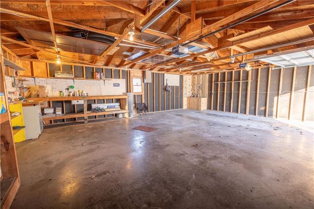 716 Shea Street, Burlington, KS 66839
