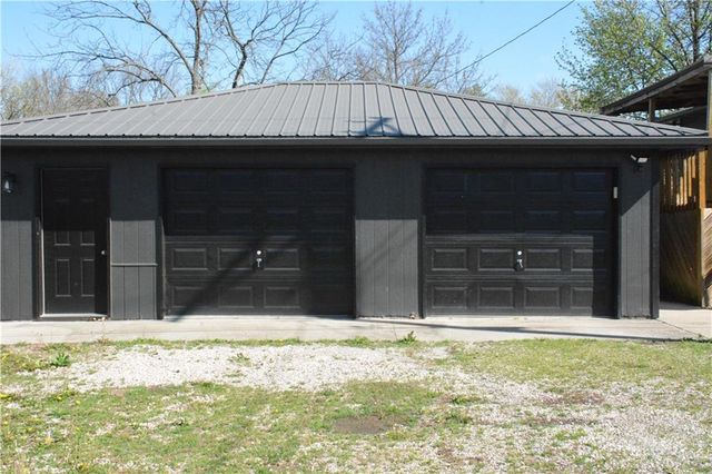 716 Shea Street, Burlington, KS 66839