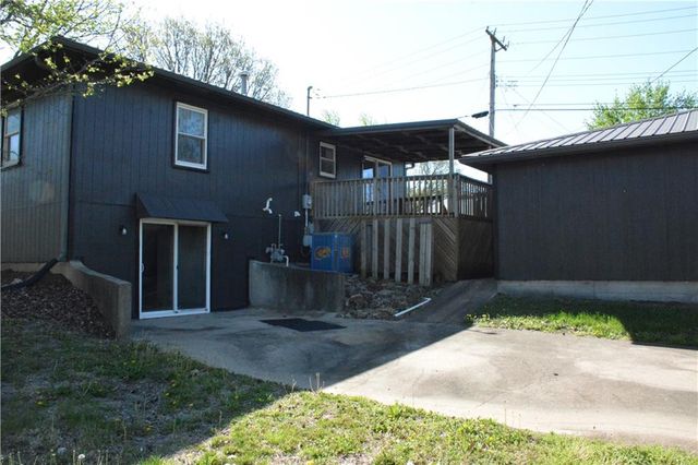 716 Shea Street, Burlington, KS 66839