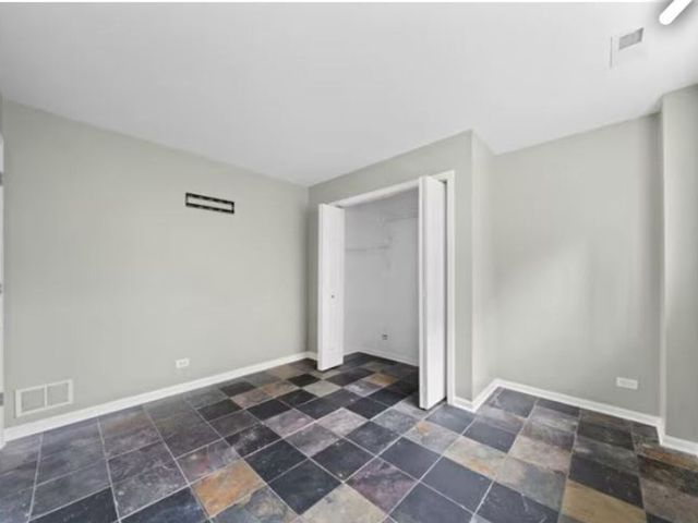 512 Lincoln Station Drive 512, Oswego, IL 60543