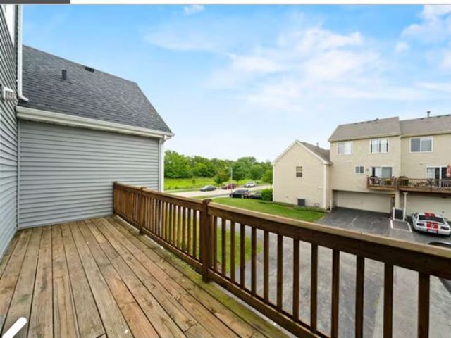 512 Lincoln Station Drive 512, Oswego, IL 60543