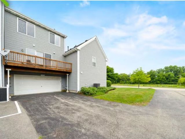 512 Lincoln Station Drive 512, Oswego, IL 60543