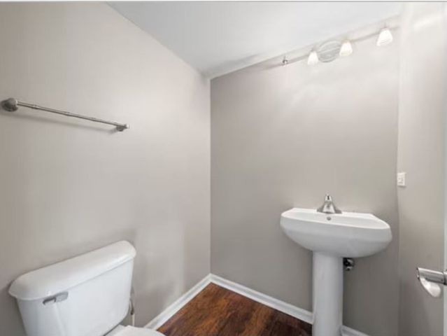 512 Lincoln Station Drive 512, Oswego, IL 60543