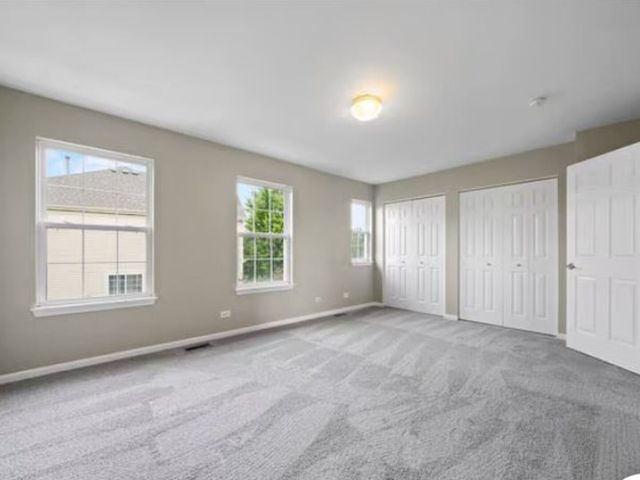 512 Lincoln Station Drive 512, Oswego, IL 60543