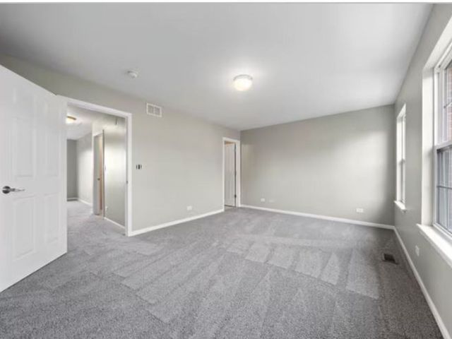 512 Lincoln Station Drive 512, Oswego, IL 60543