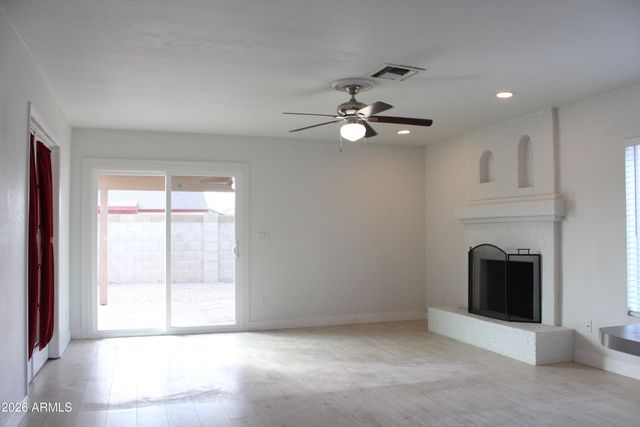 7301 W CANTERBURY Drive, Peoria, AZ 85345