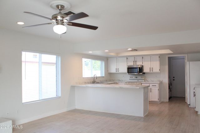 7301 W CANTERBURY Drive, Peoria, AZ 85345