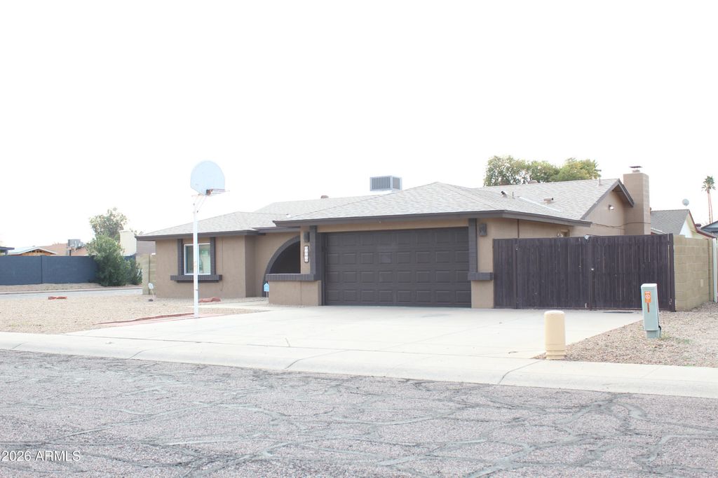 7301 W CANTERBURY Drive, Peoria, AZ 85345