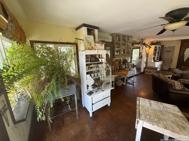 405 fox hall, San Antonio, TX 78213