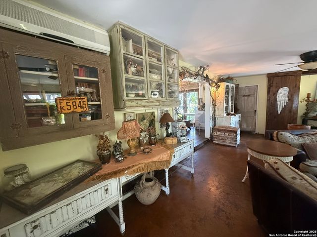 405 fox hall, San Antonio, TX 78213