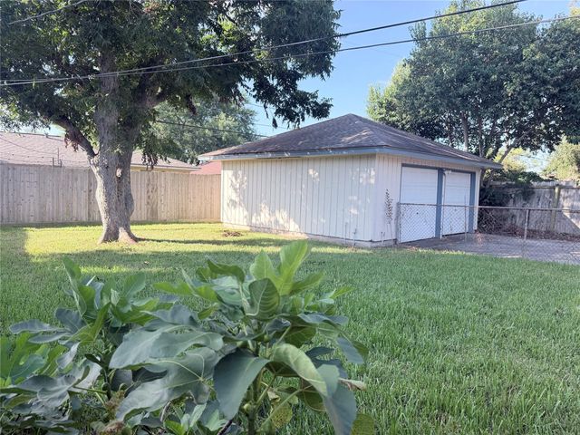 10106 Antrim Lane, La Porte, TX 77571