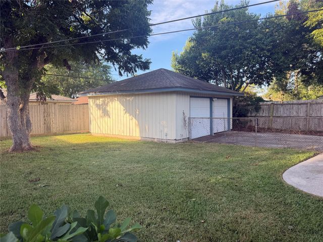 10106 Antrim Lane, La Porte, TX 77571