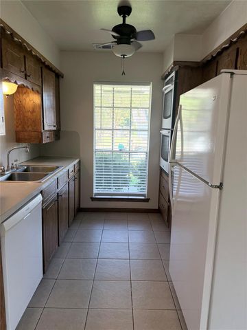 10106 Antrim Lane, La Porte, TX 77571