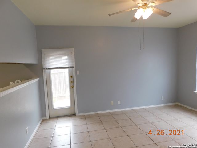 2735 CROWN HOLW, San Antonio, TX 78251