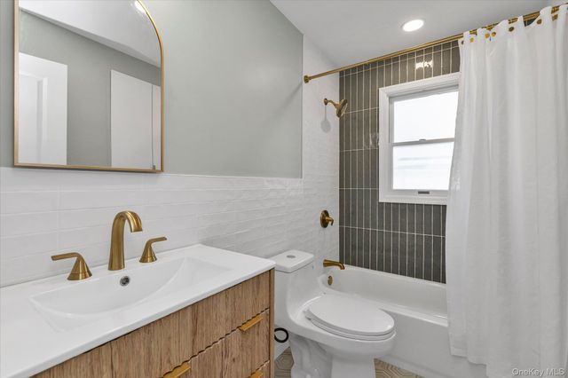77 Lloyd Avenue, North Babylon, NY 11703