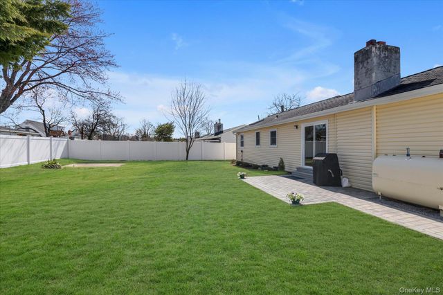 77 Lloyd Avenue, North Babylon, NY 11703
