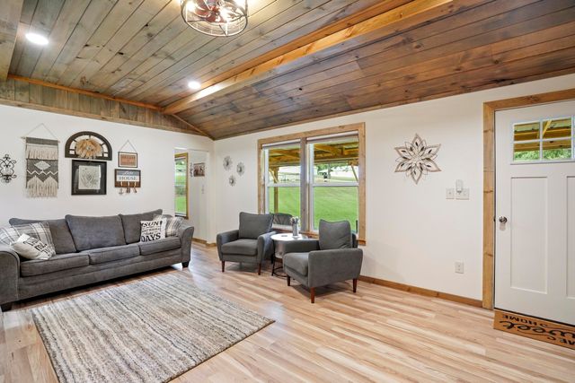 490 Rocky Point Road, Bronston, KY 42518