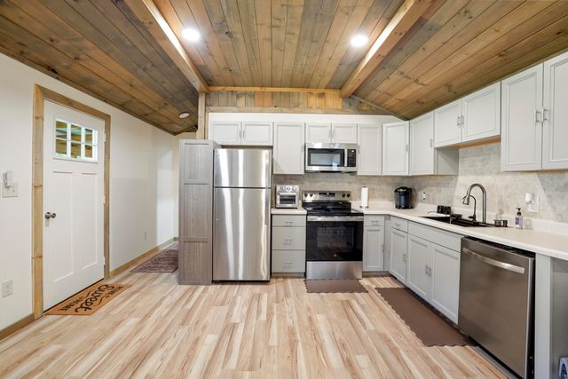 490 Rocky Point Road, Bronston, KY 42518