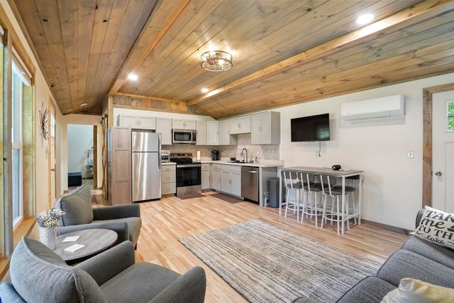 490 Rocky Point Road, Bronston, KY 42518
