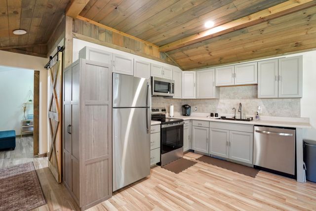 490 Rocky Point Road, Bronston, KY 42518