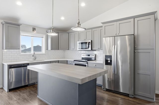 5796 Deb Drive W, West Fargo, ND 58047
