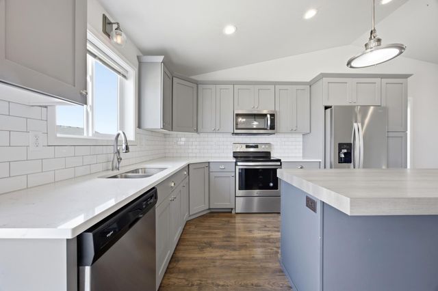5796 Deb Drive W, West Fargo, ND 58047