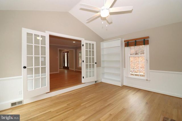 6885 WALNUT HEIGHTS DR, Warrenton, VA 20186