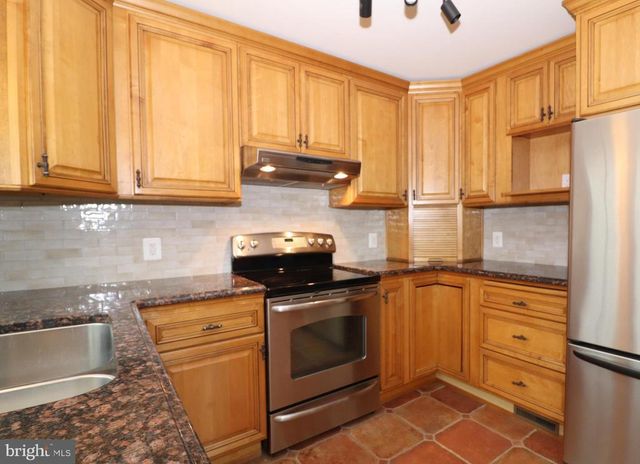 6885 WALNUT HEIGHTS DR, Warrenton, VA 20186