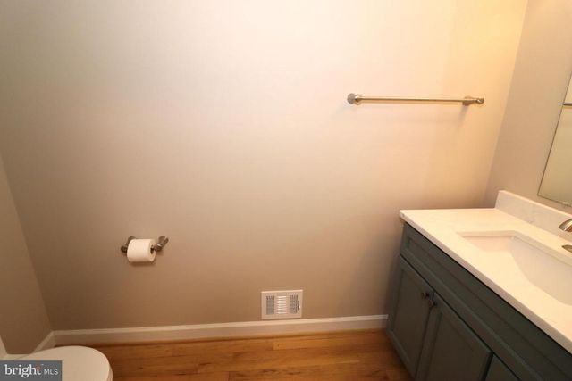 6885 WALNUT HEIGHTS DR, Warrenton, VA 20186