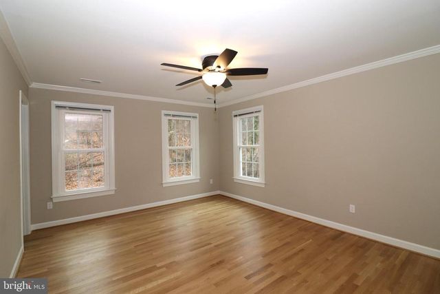 6885 WALNUT HEIGHTS DR, Warrenton, VA 20186