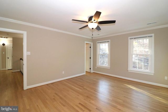 6885 WALNUT HEIGHTS DR, Warrenton, VA 20186