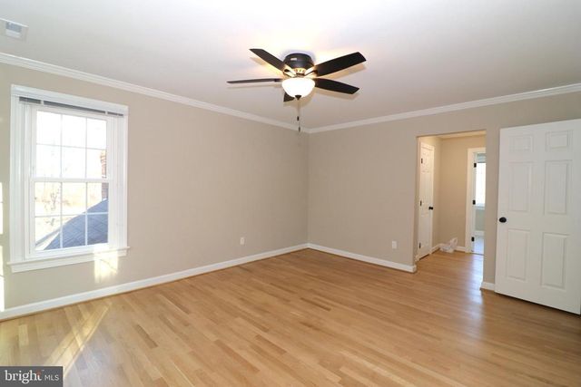 6885 WALNUT HEIGHTS DR, Warrenton, VA 20186