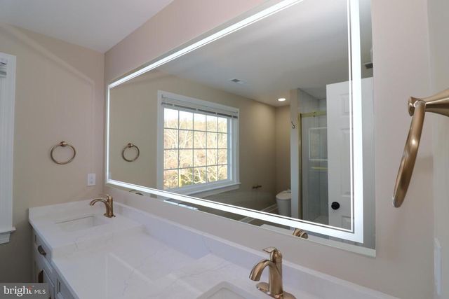 6885 WALNUT HEIGHTS DR, Warrenton, VA 20186