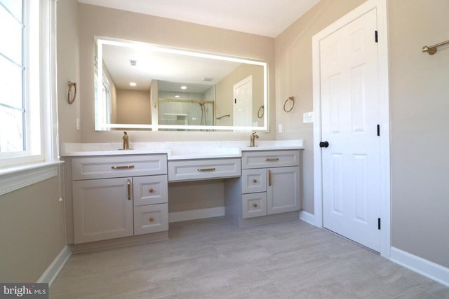 6885 WALNUT HEIGHTS DR, Warrenton, VA 20186