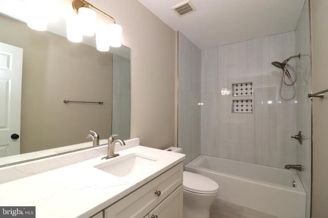 6885 WALNUT HEIGHTS DR, Warrenton, VA 20186