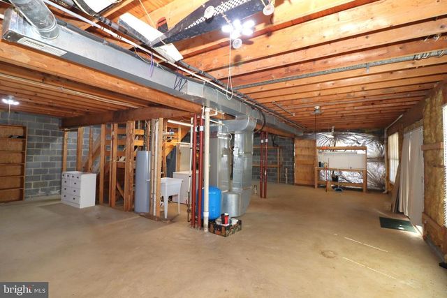 6885 WALNUT HEIGHTS DR, Warrenton, VA 20186