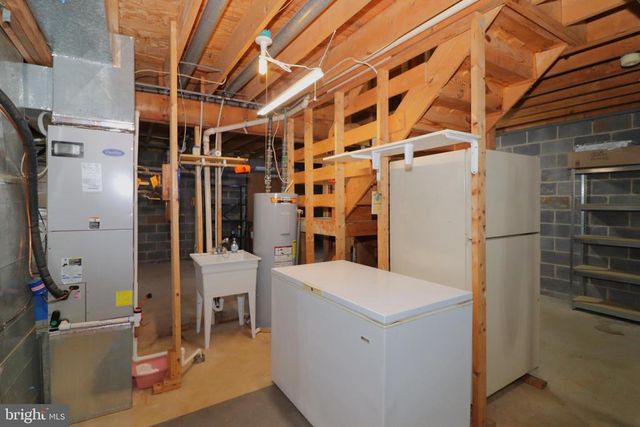 6885 WALNUT HEIGHTS DR, Warrenton, VA 20186