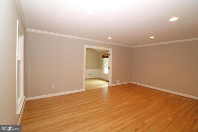 6885 WALNUT HEIGHTS DR, Warrenton, VA 20186