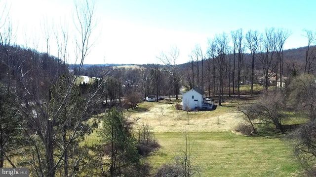 6885 WALNUT HEIGHTS DR, Warrenton, VA 20186