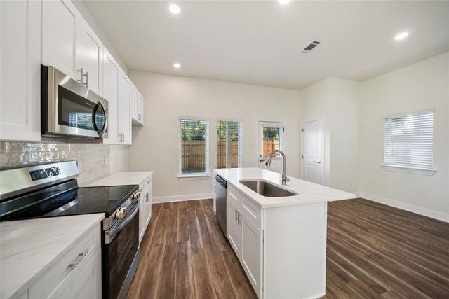 412 W Marlin Street, Willis, TX 77378