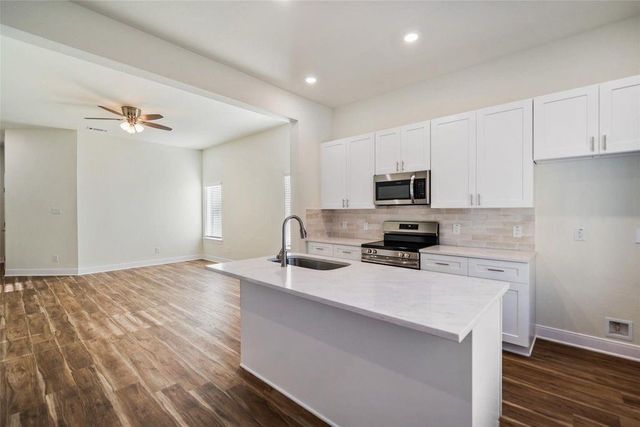 412 W Marlin Street, Willis, TX 77378