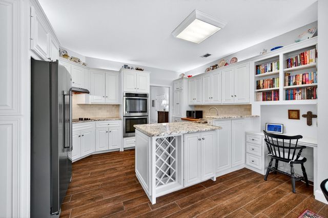 115 E Kiowa Drive, Gainesville, TX 76240