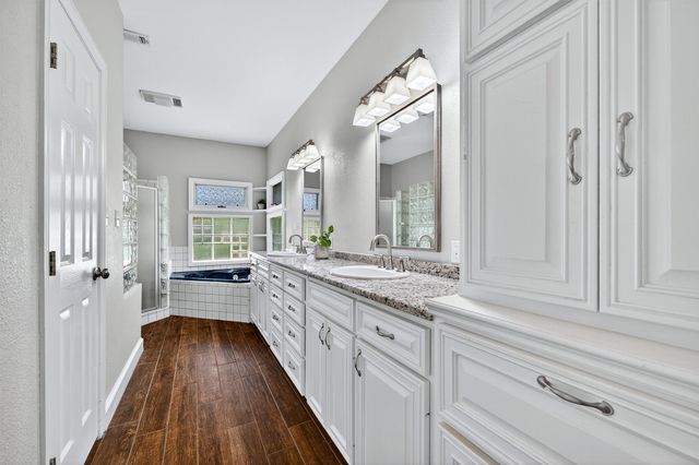 115 E Kiowa Drive, Gainesville, TX 76240