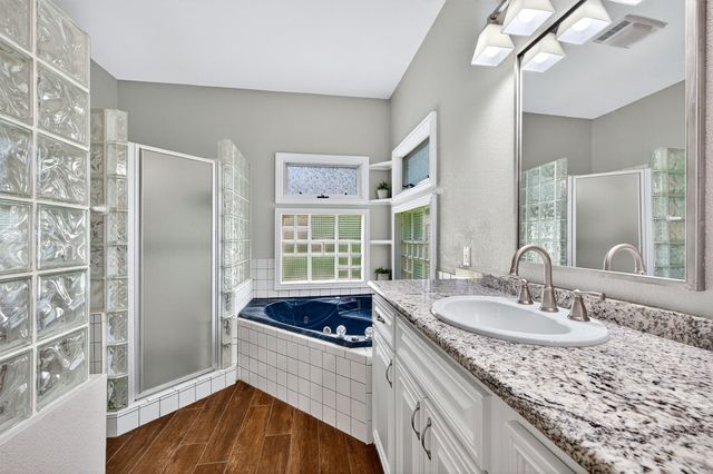 115 E Kiowa Drive, Gainesville, TX 76240