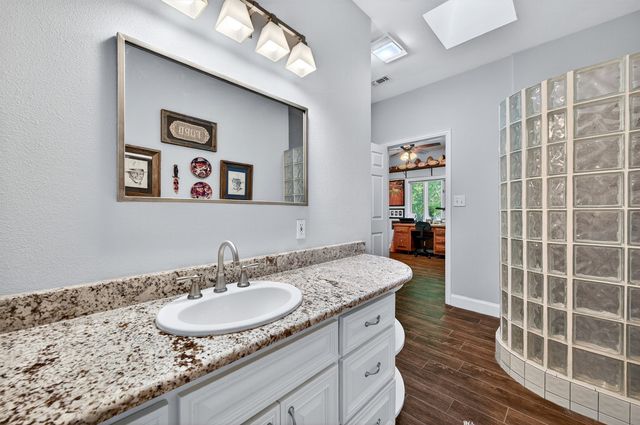 115 E Kiowa Drive, Gainesville, TX 76240