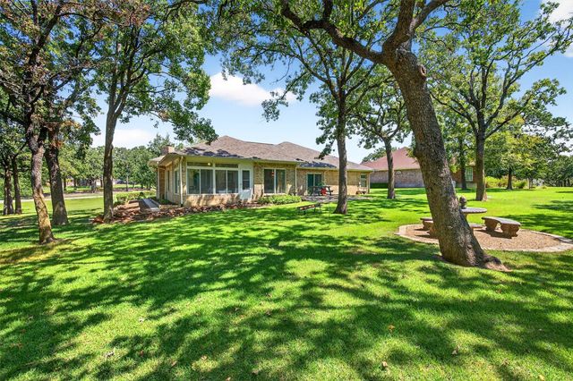 115 E Kiowa Drive, Gainesville, TX 76240