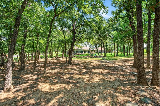 115 E Kiowa Drive, Gainesville, TX 76240