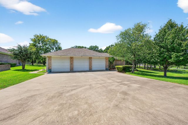 115 E Kiowa Drive, Gainesville, TX 76240